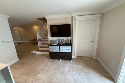 Townhouse in Miami, Florida 4 bedrooms, 171.5 sq.m. № 2052737 - photo 18