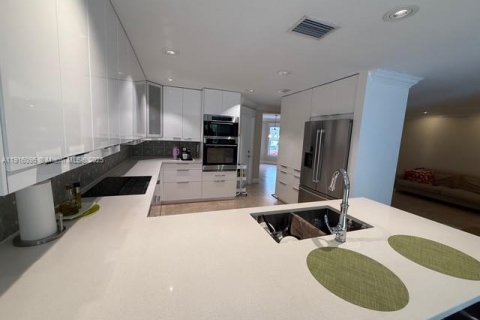 Townhouse in Miami, Florida 4 bedrooms, 171.5 sq.m. № 2052737 - photo 9