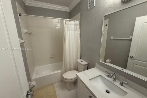 Townhouse in Miami, Florida 4 bedrooms, 171.5 sq.m. № 2052737 - photo 30