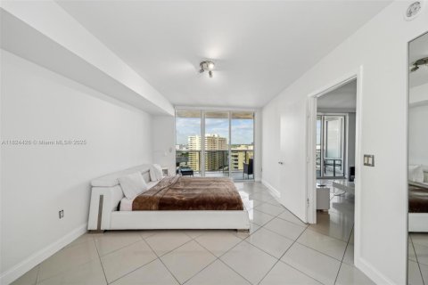 Condo in Hallandale Beach, Florida, 2 bedrooms  № 1888753 - photo 13