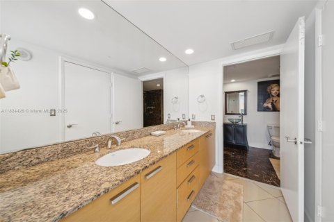 Condo in Hallandale Beach, Florida, 2 bedrooms  № 1888753 - photo 14