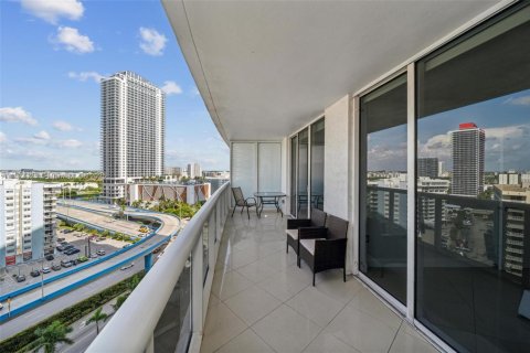 Condo in Hallandale Beach, Florida, 2 bedrooms  № 1888753 - photo 20