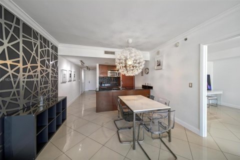 Condo in Hallandale Beach, Florida, 2 bedrooms  № 1888753 - photo 4
