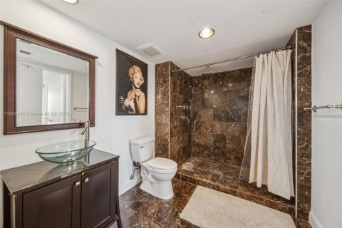 Condo in Hallandale Beach, Florida, 2 bedrooms  № 1888753 - photo 16