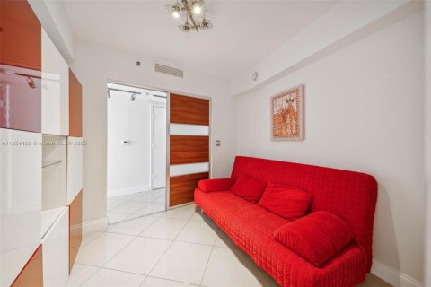 Condo in Hallandale Beach, Florida, 2 bedrooms  № 1888753 - photo 18