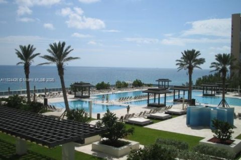 Condo in Hallandale Beach, Florida, 2 bedrooms  № 1888753 - photo 30