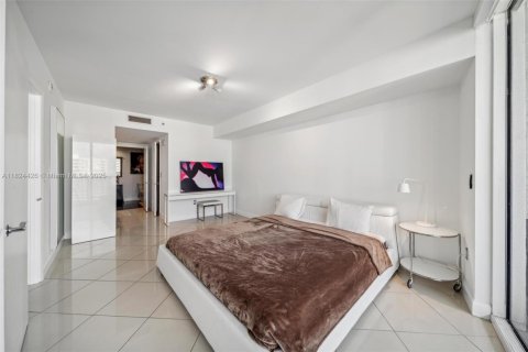 Condo in Hallandale Beach, Florida, 2 bedrooms  № 1888753 - photo 11
