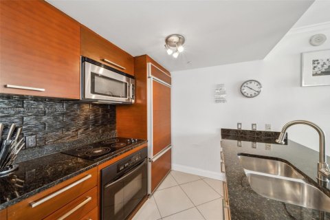 Condo in Hallandale Beach, Florida, 2 bedrooms  № 1888753 - photo 5