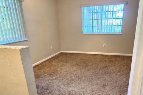 Townhouse in Riviera Beach, Florida 3 bedrooms, 128.11 sq.m. № 2175169 - photo 16