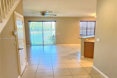 Townhouse in Riviera Beach, Florida 3 bedrooms, 128.11 sq.m. № 2175169 - photo 27