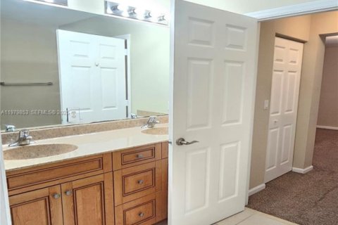 Townhouse in Riviera Beach, Florida 3 bedrooms, 128.11 sq.m. № 2175169 - photo 24