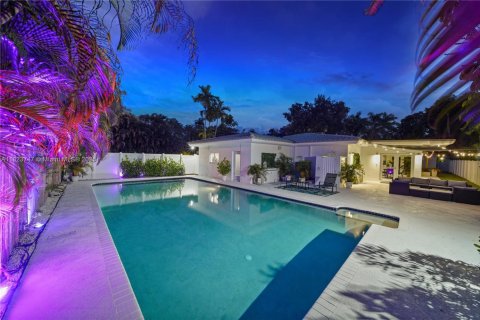 Casa en venta en Biscayne Park, Florida, 4 dormitorios, 265.33 m2 № 1981259 - foto 2