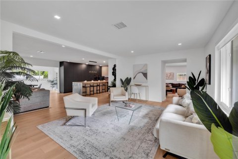 Casa en venta en Biscayne Park, Florida, 4 dormitorios, 265.33 m2 № 1981259 - foto 4