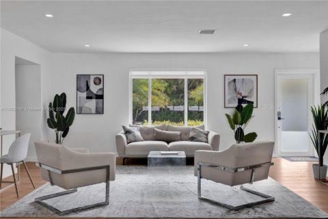 Casa en venta en Biscayne Park, Florida, 4 dormitorios, 265.33 m2 № 1981259 - foto 11