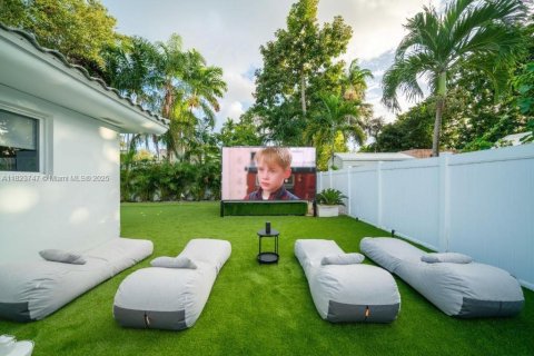 Casa en venta en Biscayne Park, Florida, 4 dormitorios, 265.33 m2 № 1981259 - foto 30