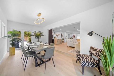 Casa en venta en Biscayne Park, Florida, 4 dormitorios, 265.33 m2 № 1981259 - foto 27