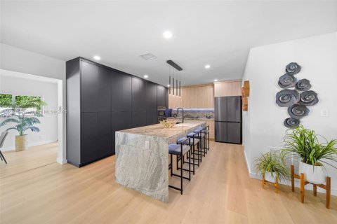 Casa en venta en Biscayne Park, Florida, 4 dormitorios, 265.33 m2 № 1981259 - foto 18