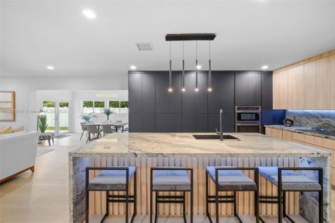 Casa en venta en Biscayne Park, Florida, 4 dormitorios, 265.33 m2 № 1981259 - foto 19