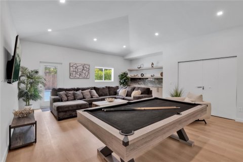 Casa en venta en Biscayne Park, Florida, 4 dormitorios, 265.33 m2 № 1981259 - foto 15