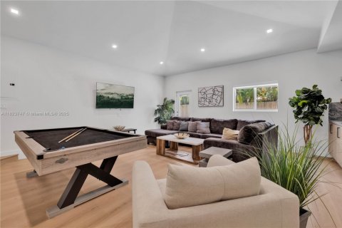 Casa en venta en Biscayne Park, Florida, 4 dormitorios, 265.33 m2 № 1981259 - foto 8