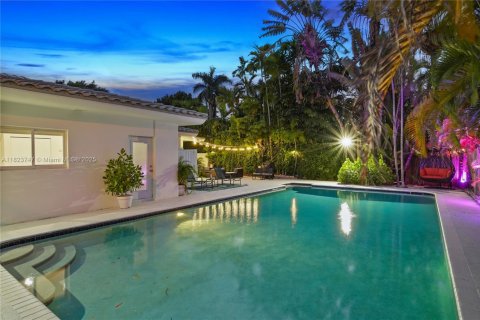 Casa en venta en Biscayne Park, Florida, 4 dormitorios, 265.33 m2 № 1981259 - foto 28