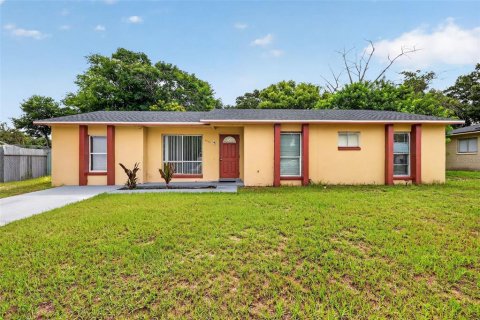 House in Orlando, Florida 4 bedrooms, 131.64 sq.m. № 2280111