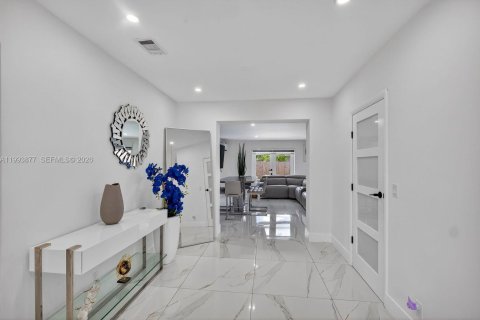 Casa en venta en Miami Gardens, Florida, 4 dormitorios, 186.83 m2 № 2055666 - foto 10