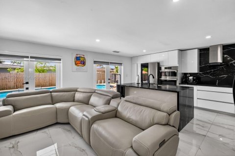 Casa en venta en Miami Gardens, Florida, 4 dormitorios, 186.83 m2 № 2055666 - foto 7