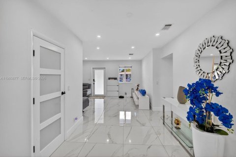Villa ou maison à vendre à Miami Gardens, Floride: 4 chambres, 186.83 m2 № 2055666 - photo 11