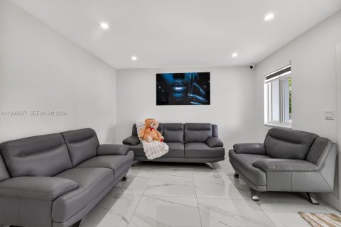 Villa ou maison à vendre à Miami Gardens, Floride: 4 chambres, 186.83 m2 № 2055666 - photo 14