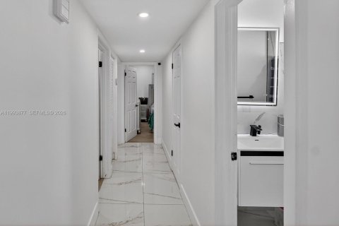 Villa ou maison à vendre à Miami Gardens, Floride: 4 chambres, 186.83 m2 № 2055666 - photo 15