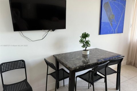 Copropriété à louer à Sunny Isles Beach, Floride: 33.44 m2 № 2021228 - photo 3