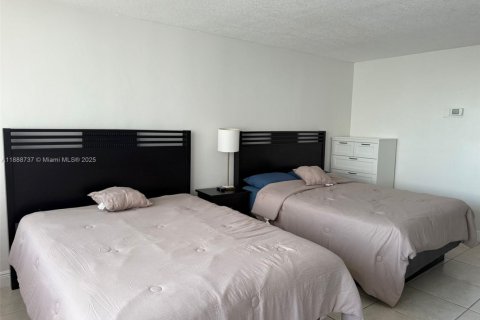 Studio à Condo à Sunny Isles Beach, Floride  № 2021228