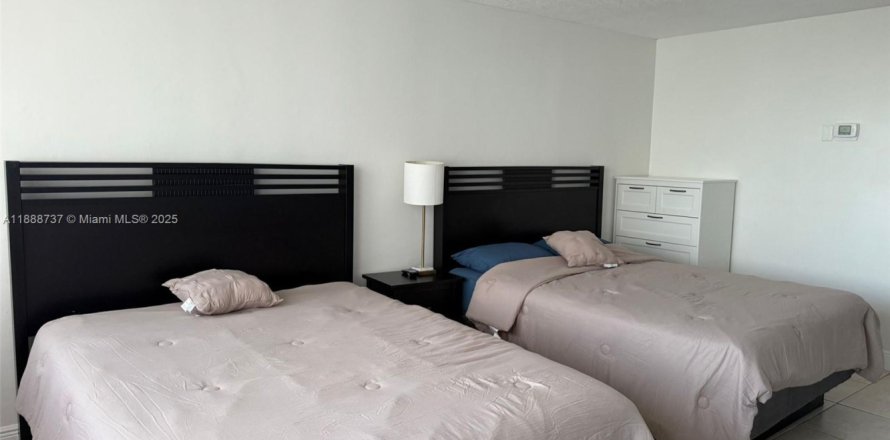 Studio à Condo à Sunny Isles Beach, Floride  № 2021228