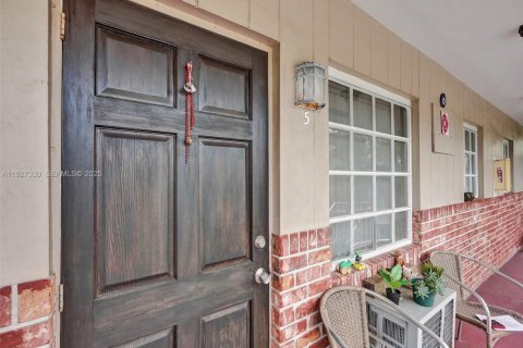 Купить коммерческую недвижимость в Помпано-Бич, Флорида 402.64м2, № 2039459 - фото 2