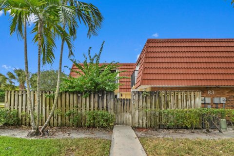 Townhouse in Plantation, Florida 2 bedrooms, 127.46 sq.m. № 2327622