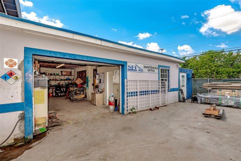 Propiedad comercial en venta en West Park, Florida № 2158396 - foto 6