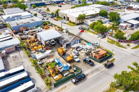 Propiedad comercial en venta en West Park, Florida № 2158396 - foto 4