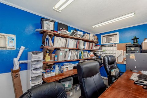 Propiedad comercial en venta en West Park, Florida № 2158396 - foto 8