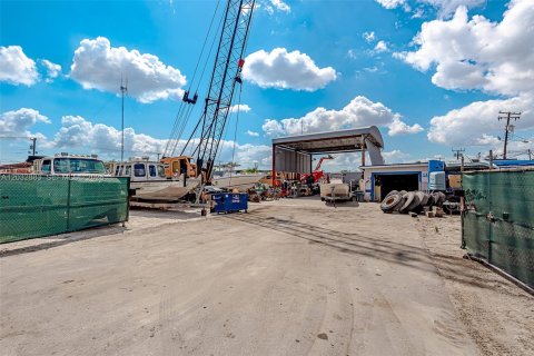 Propiedad comercial en venta en West Park, Florida № 2158396 - foto 17