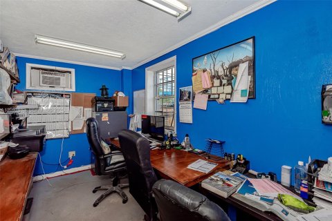 Propiedad comercial en venta en West Park, Florida № 2158396 - foto 9
