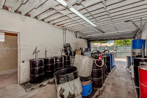 Propiedad comercial en venta en West Park, Florida № 2158396 - foto 30