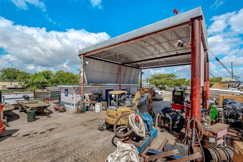 Propiedad comercial en venta en West Park, Florida № 2158396 - foto 20