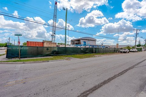 Propiedad comercial en venta en West Park, Florida № 2158396 - foto 14