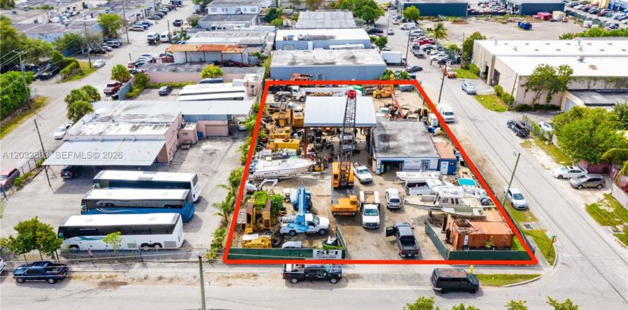 Propiedad comercial en West Park, Florida № 2158396