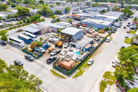Propiedad comercial en venta en West Park, Florida № 2158396 - foto 3