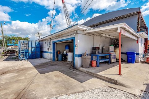 Propiedad comercial en venta en West Park, Florida № 2158396 - foto 26