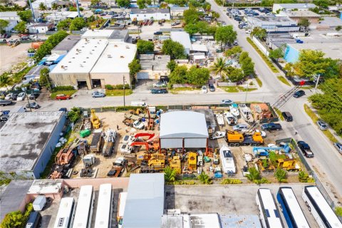 Propiedad comercial en venta en West Park, Florida № 2158396 - foto 5