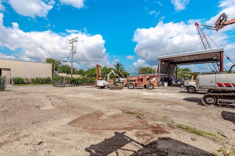 Propiedad comercial en venta en West Park, Florida № 2158396 - foto 24