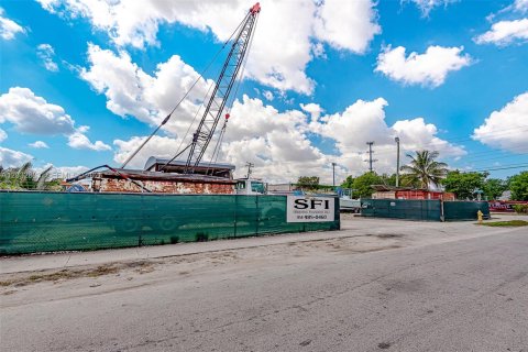Propiedad comercial en venta en West Park, Florida № 2158396 - foto 16